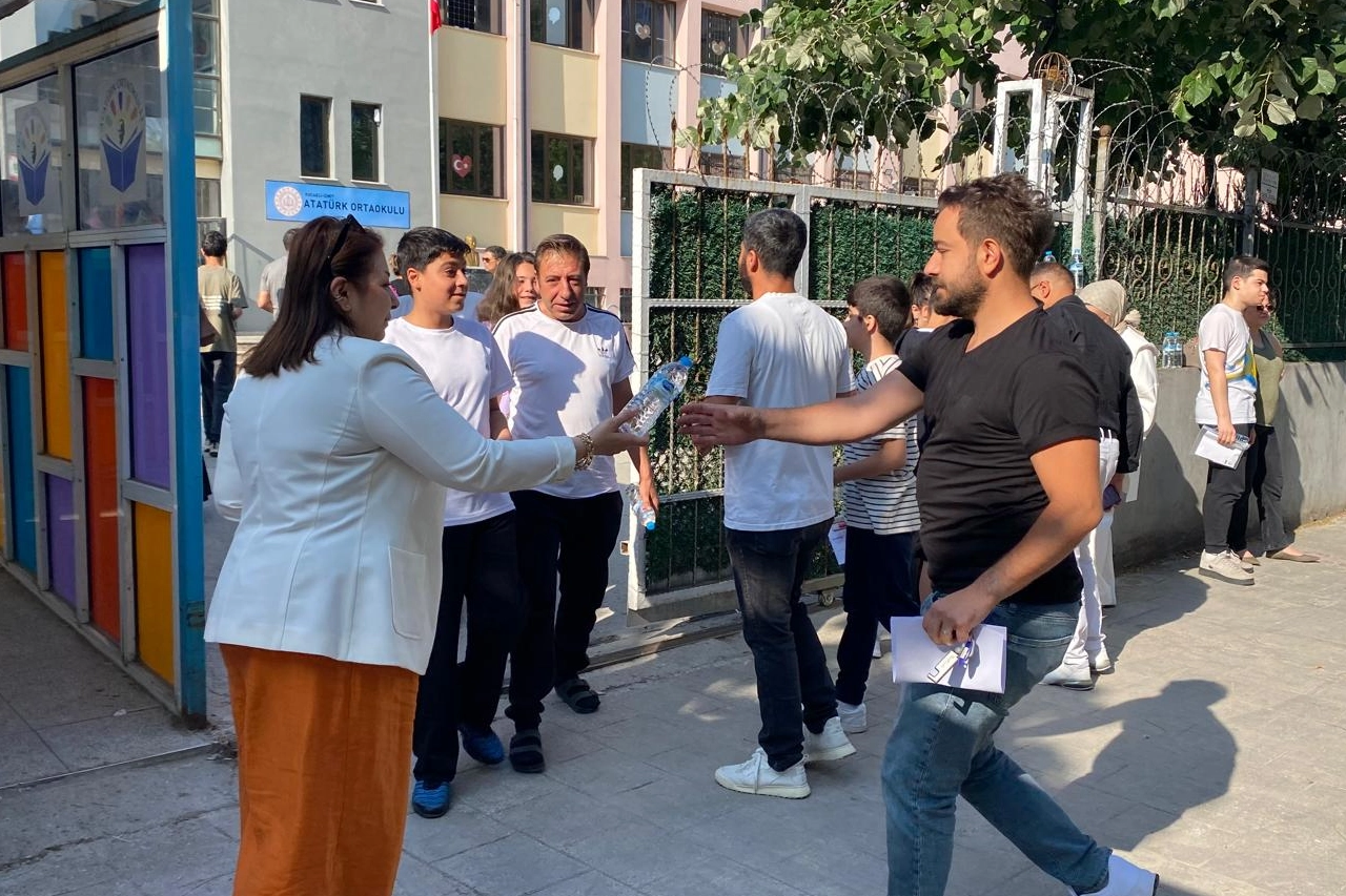 İzmit Belediyesi, LGS Öğrencilerine Destek Oldu
