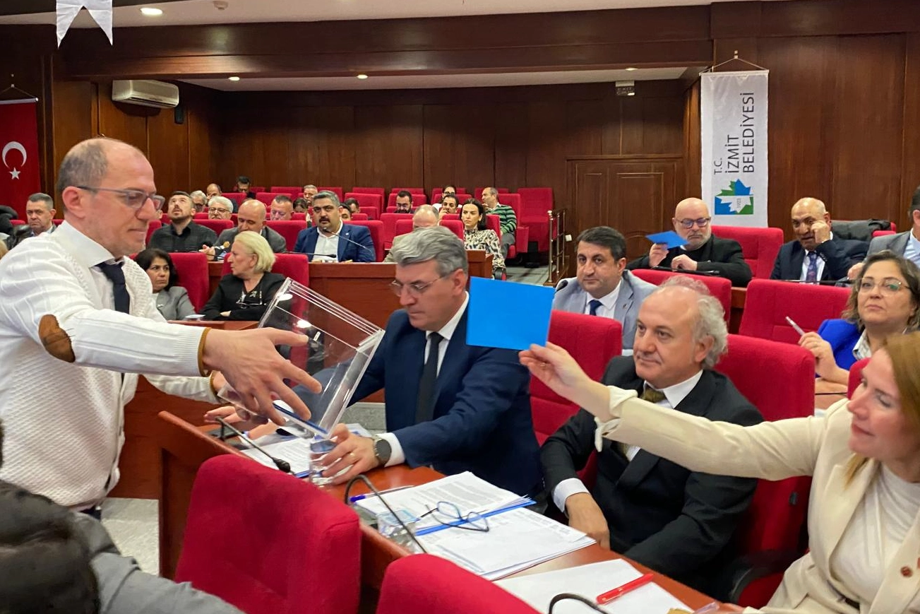 İzmit Belediyesi'nin Yeni Encümen Üyeleri Seçildi
