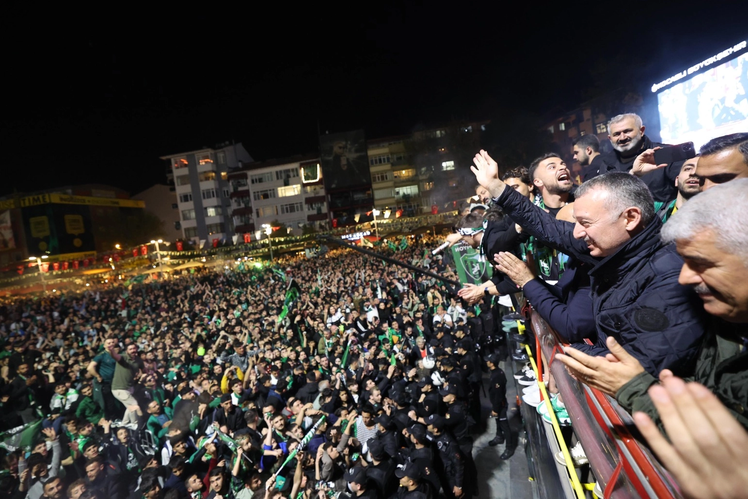 Kocaelispor Şampiyonluğunu Kutladı
