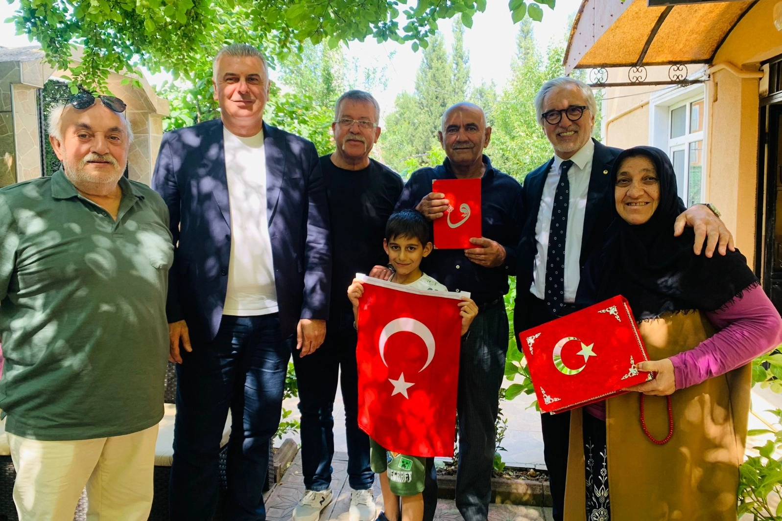 İzmit Belediyesi, Kartepe'deki Kıbrıs Gazilerini ziyaret etti
