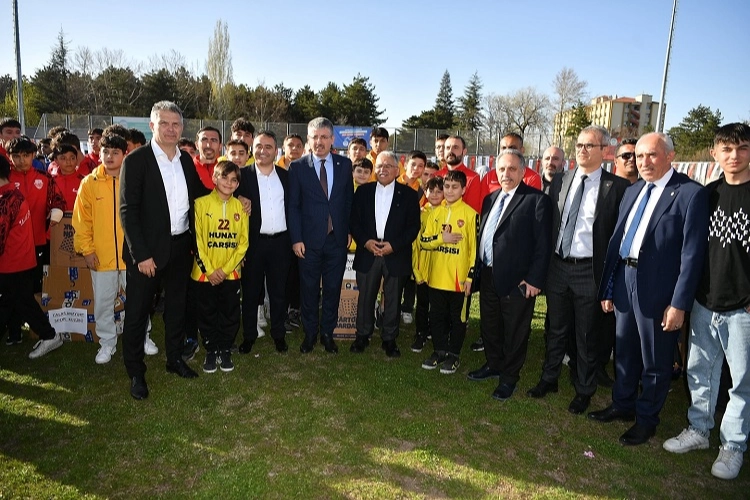 Kayseri'ye Amatör Sporlara 3 Milyon TL Destek
