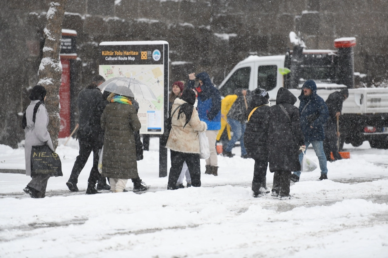 Kayseri Büyükşehir'den yoğun kış mesaisi
