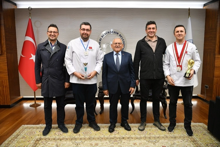 Kayseri Büyükşehir, istişarelerle şehri büyütüyor
