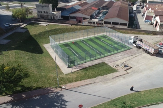 Melikgazi'de Gençlere 18 Yeni Futbol Sahası

