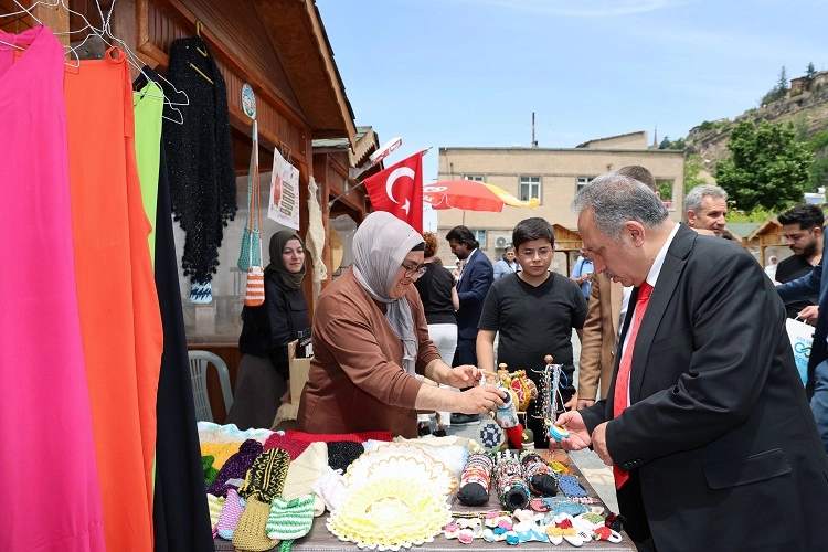 Talas'ta Maharetli Eller Pazarı Açılıyor
