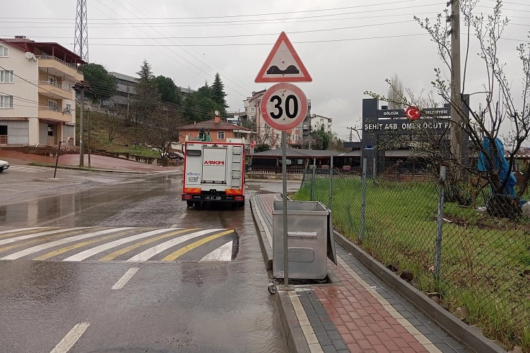 Kocaeli'nde Trafik Levhaları Yenileniyor
