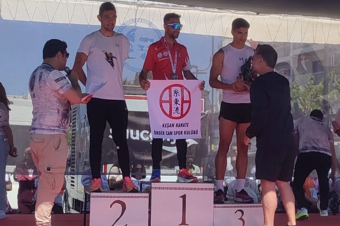 Keşanlı Ahmet Tek, Troya Yarı Maratonu'nda Şampiyon
