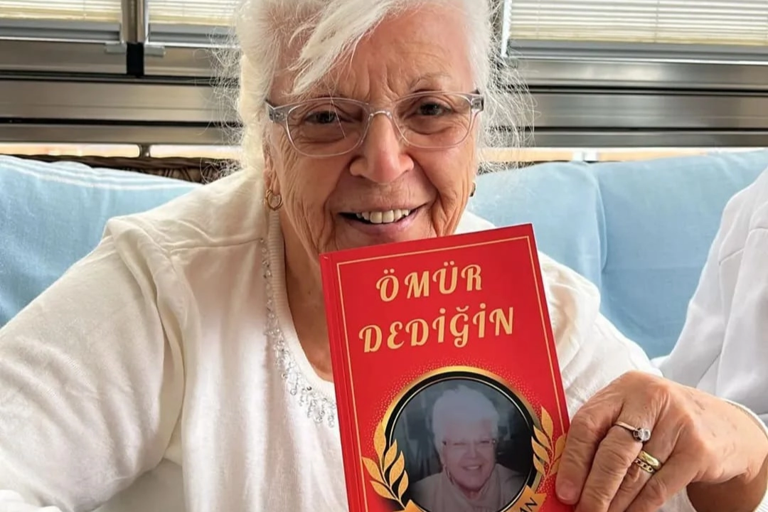 84 Yaşında Hayatın Şiirini Yazdı
