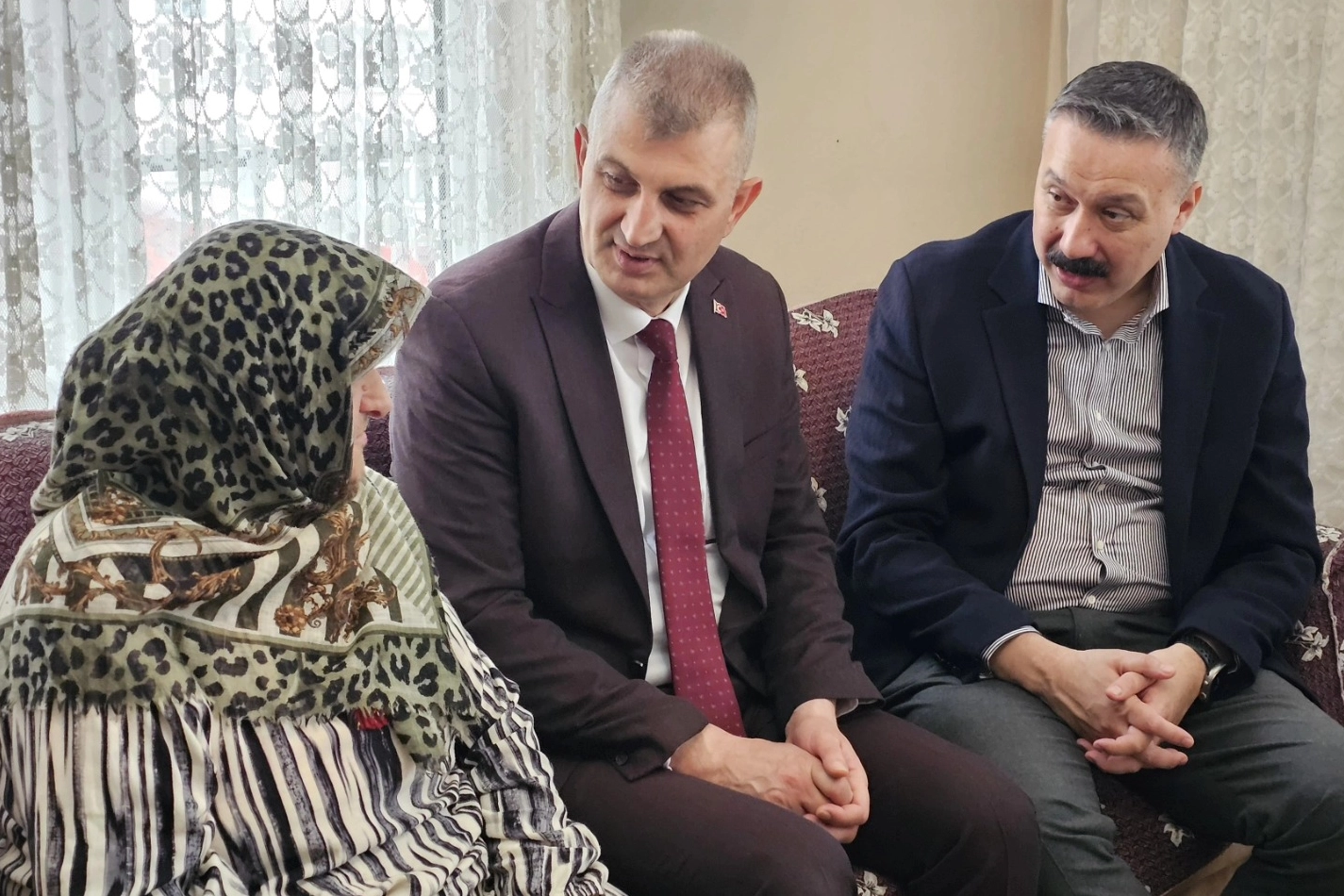 Gölcük Belediye Başkanı, Şehit Annesini Anneler Günü'nde Ziyaret Etti
