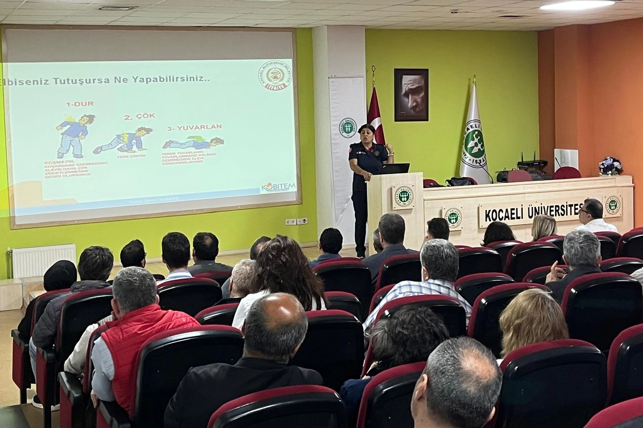 Kocaeli İtfaiyesi, KOÜ Personeline Yangın Eğitimi Verdi
