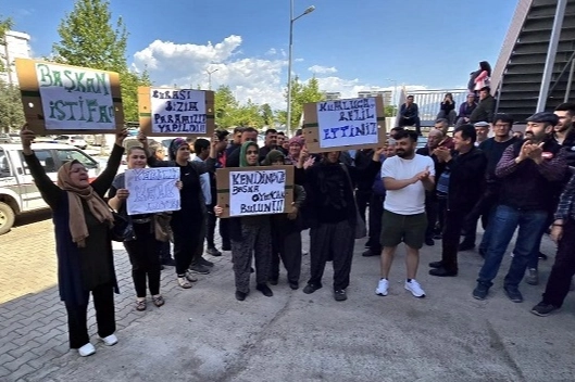 Kumluca Pazaryeri'nde Esnaf Protestosu: Belediyeye Tepki
