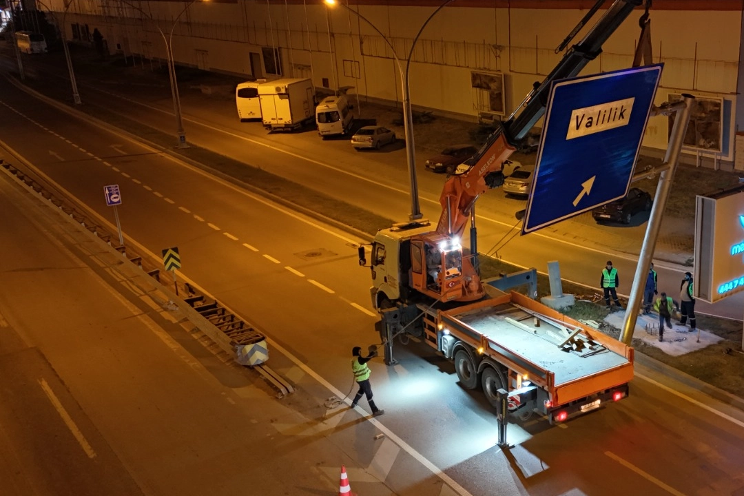 Kocaeli'nde L Tipi Levhalarla Trafik Akışı Rahatlıyor
