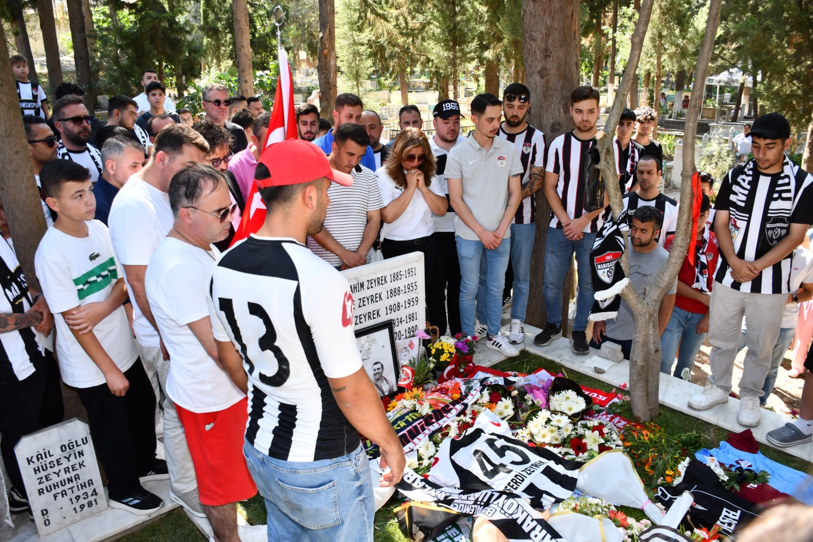 Zeyrek'in Mezarı Babalar Günü'nde Ziyaret Edildi
