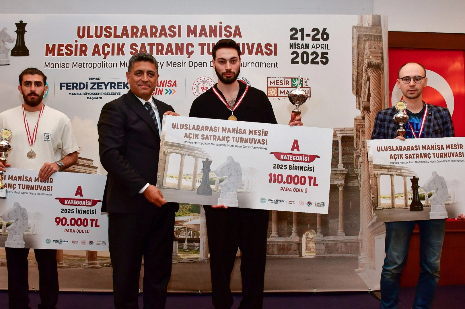 Manisa'da Uluslararası Satranç Turnuvası'nın Şampiyonu Belli Oldu
