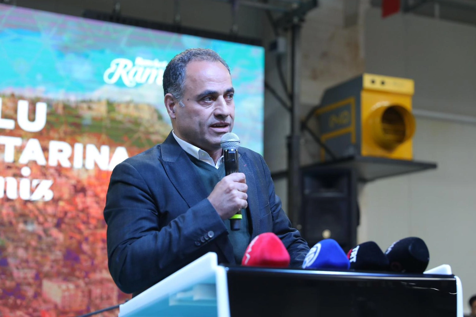 Adak: Gazze'deki Zulüm İçin Dua Ediyor
