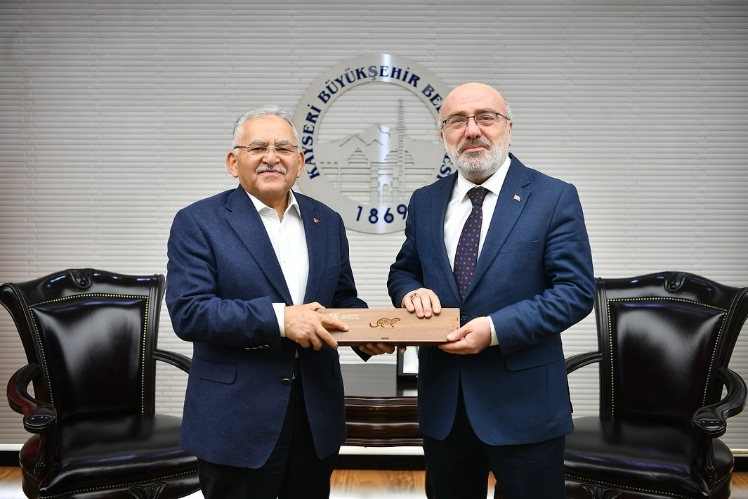 Memduh Büyükkılıç'tan KAYÜ'ye gastronomi teşekkürü