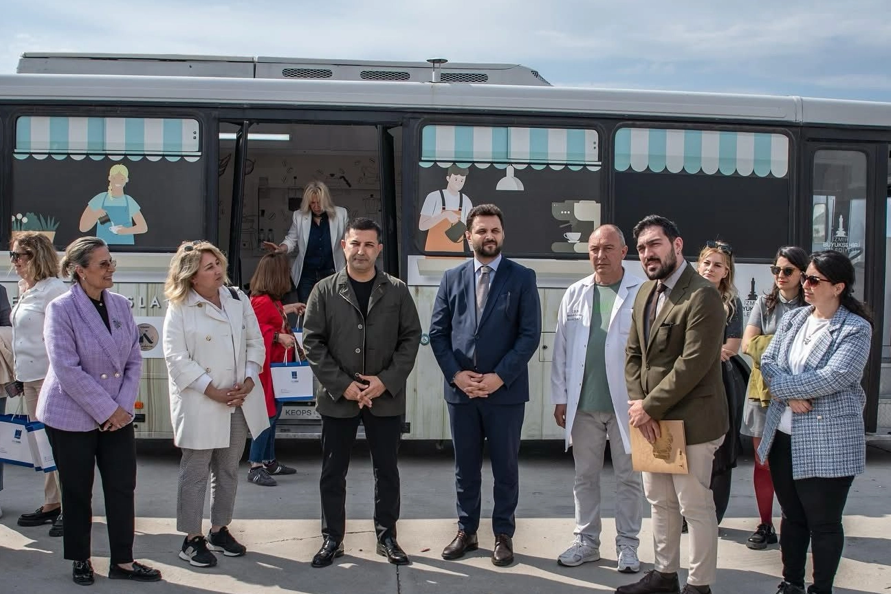 Mobil Barista Otobüsü Kuşadası'nda Gençlere Ulaştı
