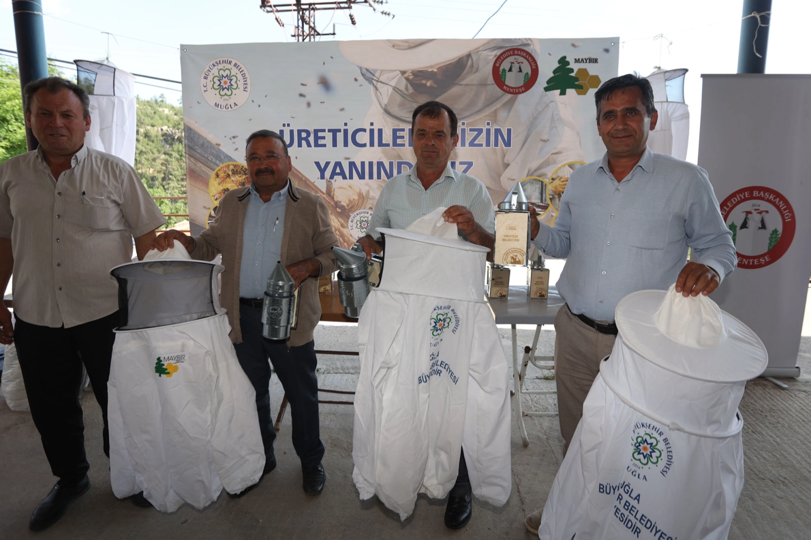 Muğla'da Arıcılara Belediyelerden Ekipman Desteği

