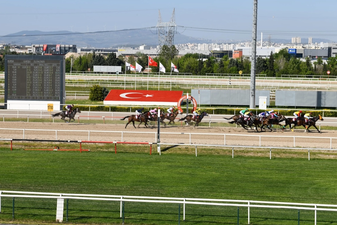 Mustafakemalpaşa'da Tarihe Geçen İlk Koşu
