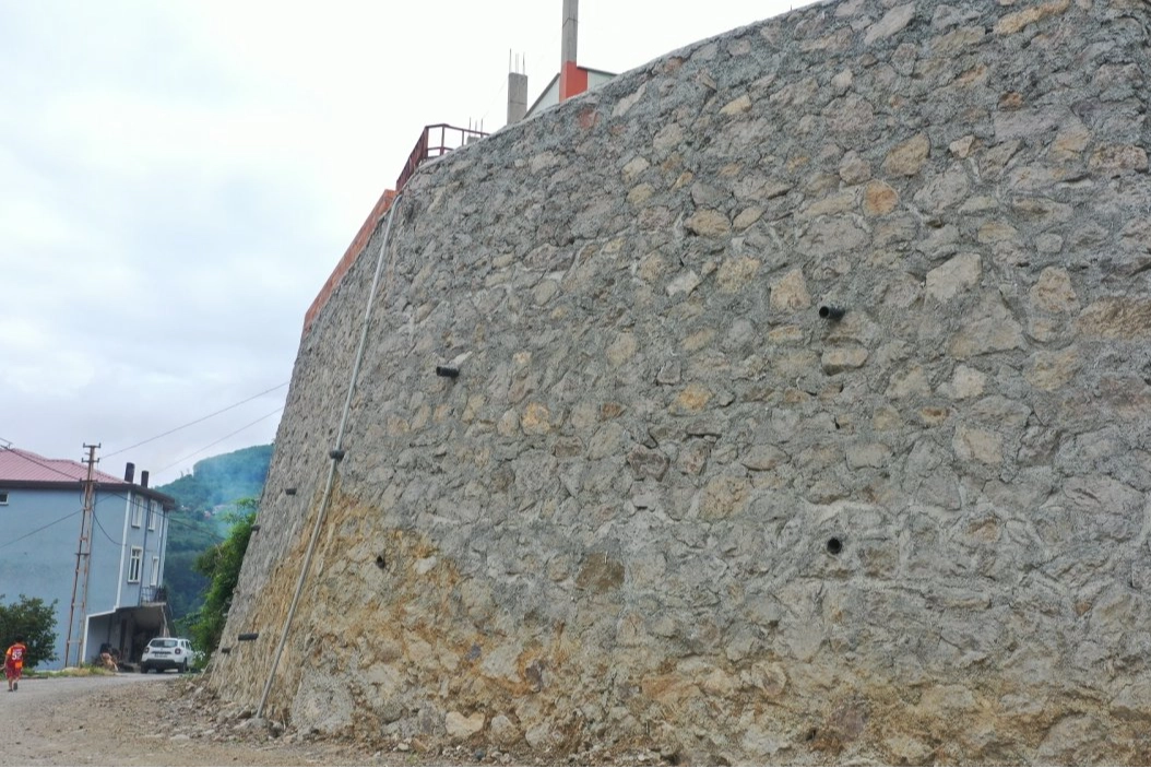 Ordu'da Çiseli Şelalesi Yoluna Güvenlik Duvarı
