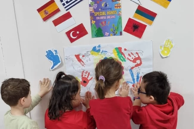 Özel Çocuklar Sanatla Yeteneklerini Keşfediyor
