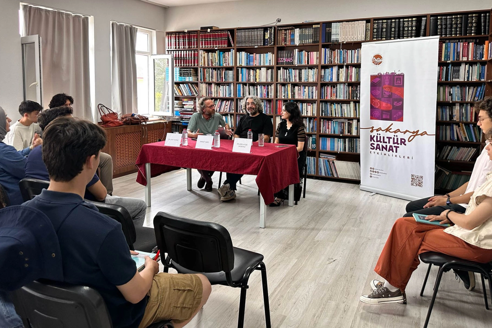 Sakarya'da Şairler Öğrencilerle Buluştu
