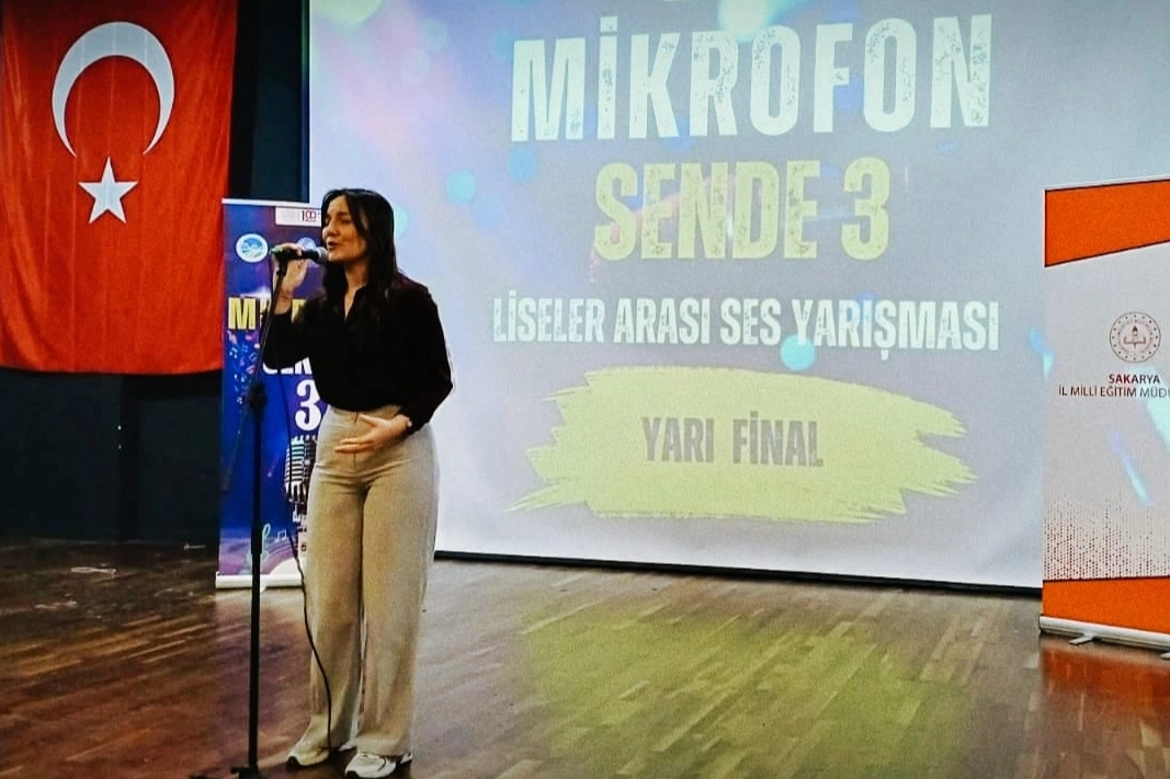 Sakarya'da Liseliler Mikrofon Sende Yarışmasında Yarıştı
