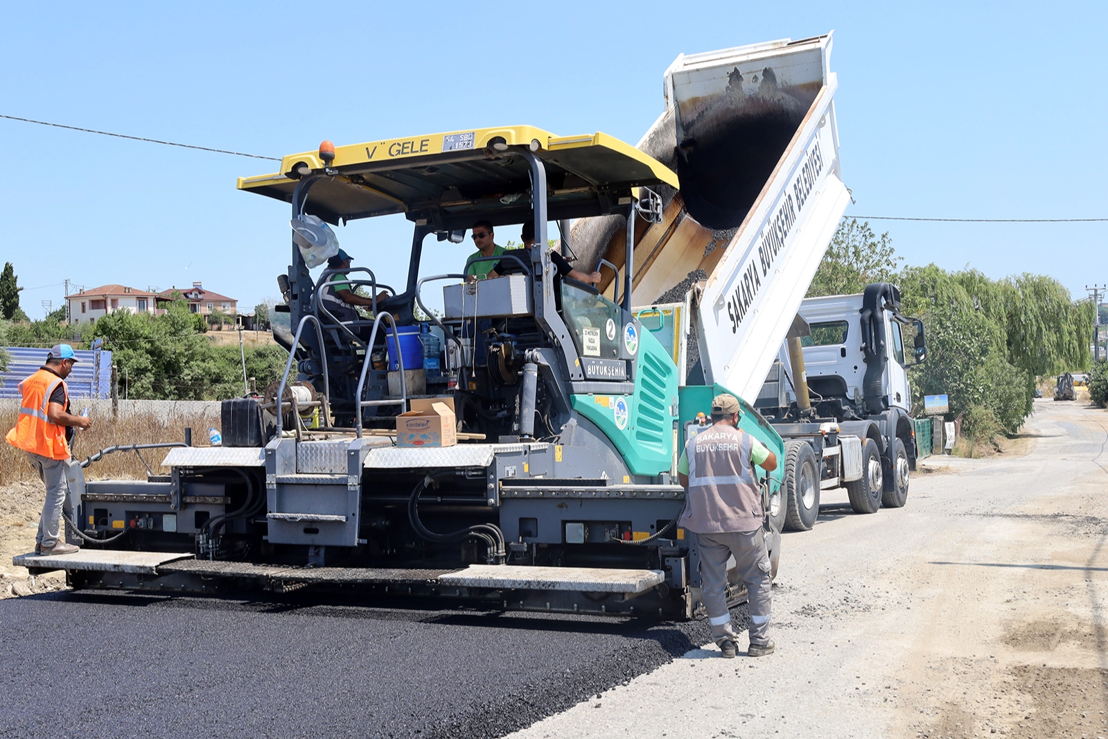 Kaynarca'da Kapsamlı Asfalt Çalışmaları Devam Ediyor
