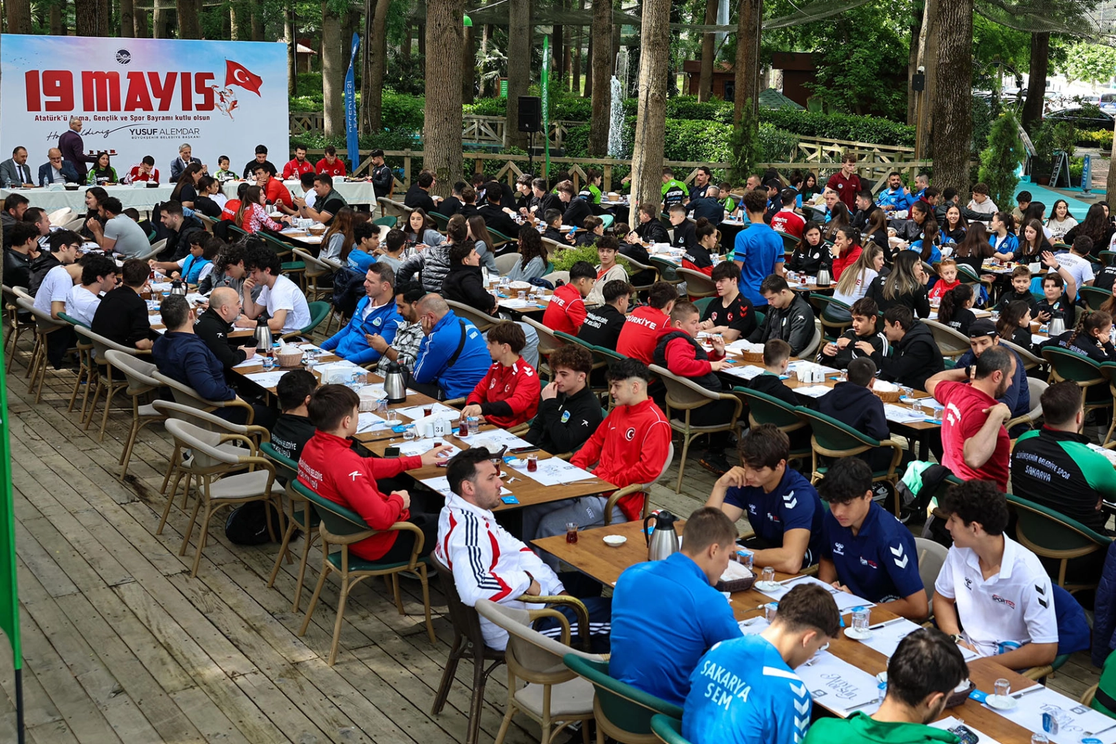 Sakarya Sporcuları Başkan Alemdar ile Buluştu
