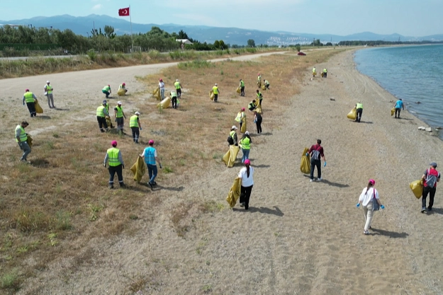 Sirena Marine, İznik Gölü'nde Çevre Temizliği Yaptı
