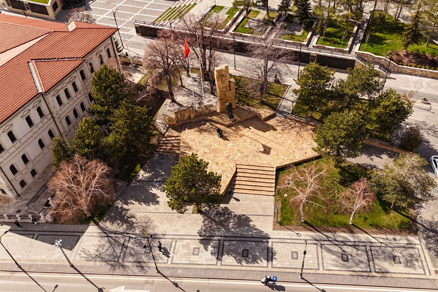 Sivas Atatürk Anıtı'na Yeniden Can Veriliyor
