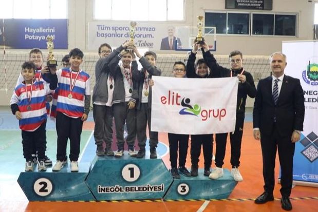 İnegöl'de Okul Sporları Festivali'nde İlk Kupalar
