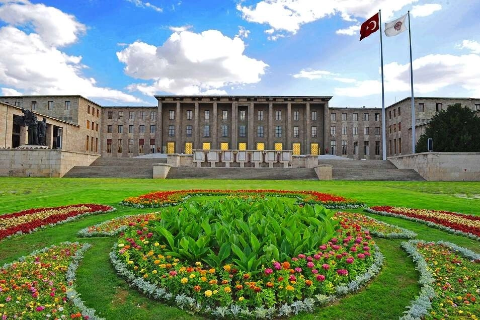 TBMM'de Çocuk Bayramı ve HSK Seçimi
