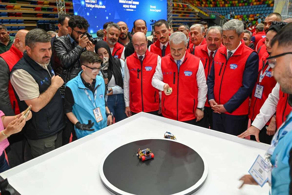 Konya'da Teknoloji ve Robot Yarışması Başladı
