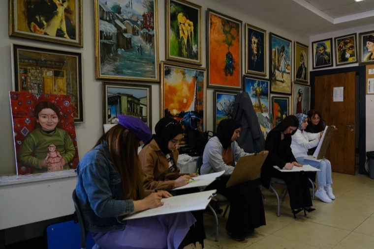Diyarbakır'da Ücretsiz Kültür Kursları Devam Ediyor
