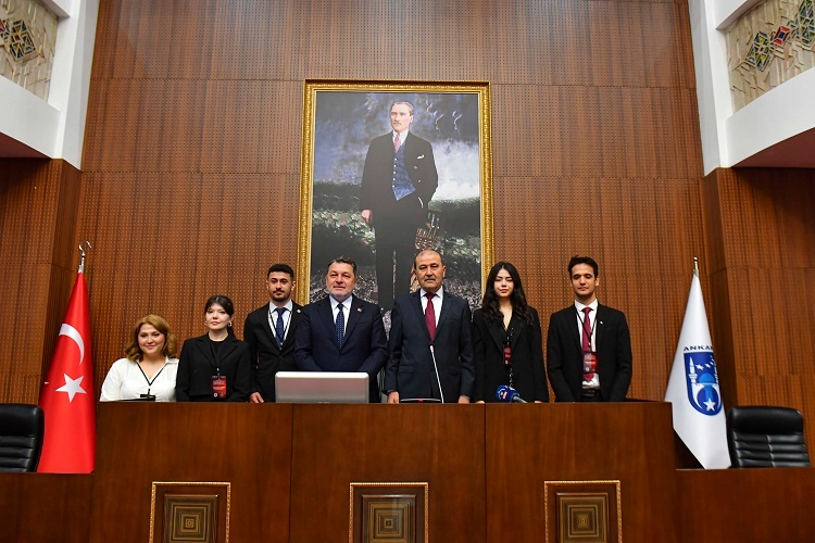 Gençler Ankara Büyükşehir Belediyesi'ni Yönetti
