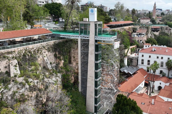 Antalya Yat Limanı Asansörü Bakımda

