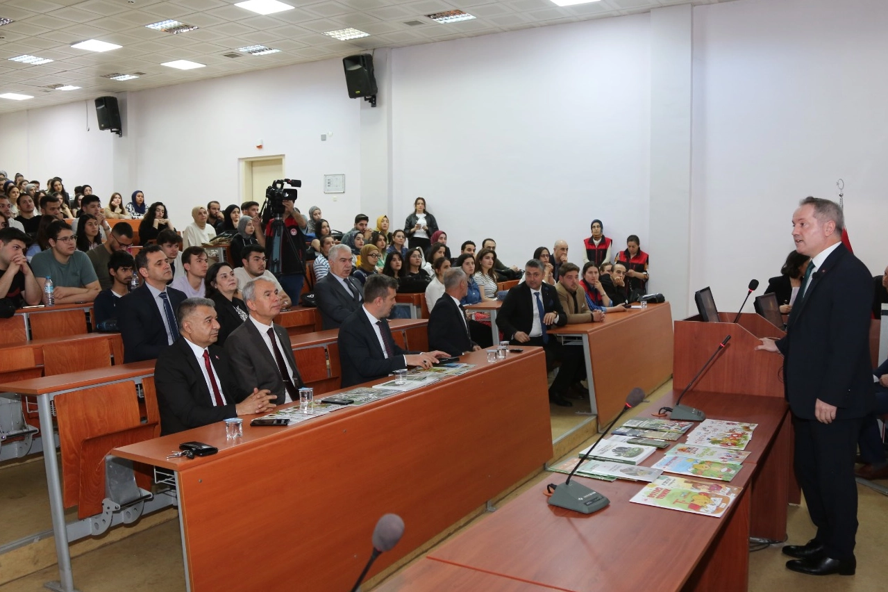 Yeşil Yakalılar Söyleşisi Bursa'da Gençleri Hedefledi
