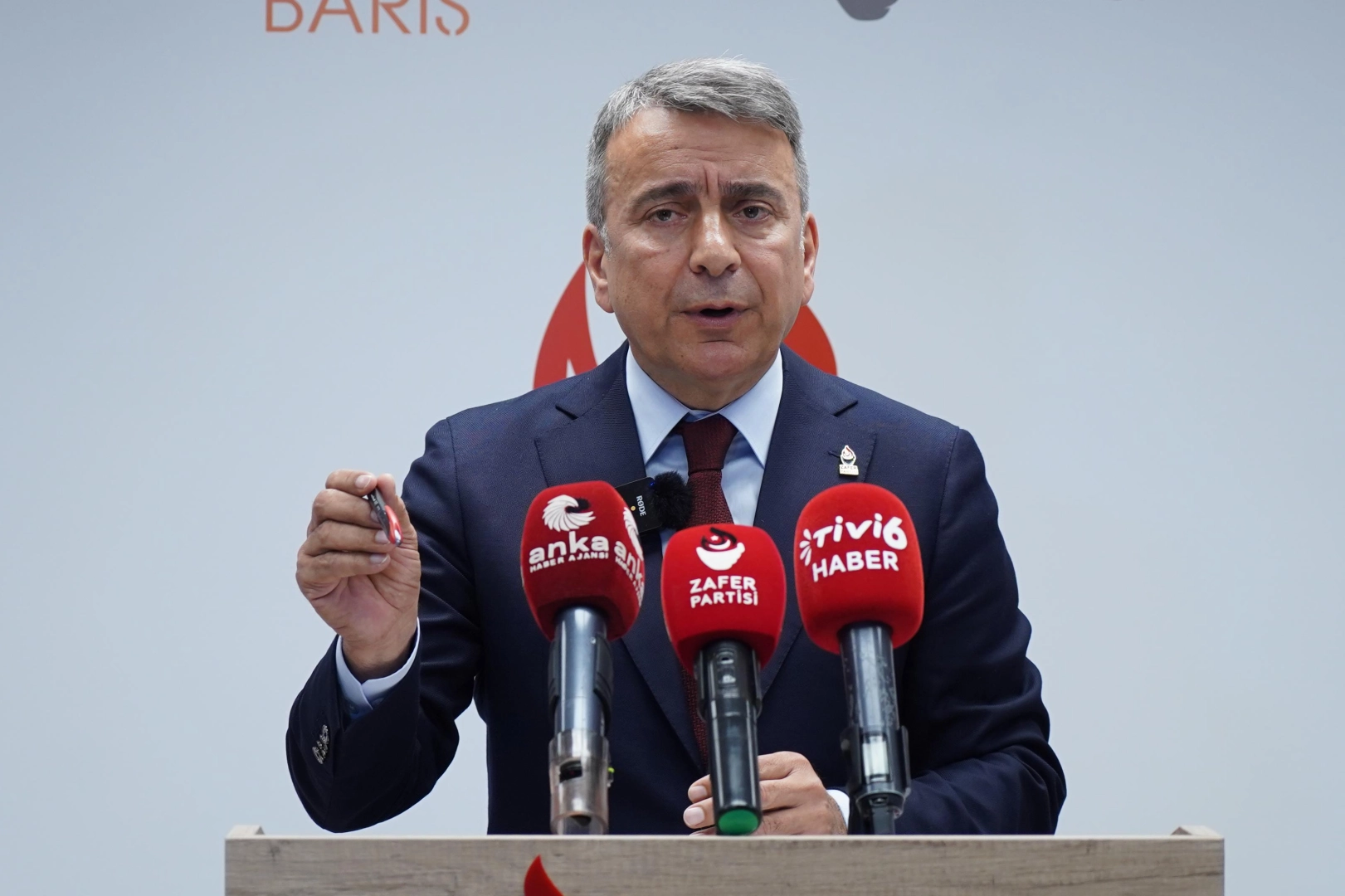Özdağ'ın Davası İçin Çağlayan'da Adalet Nöbeti
