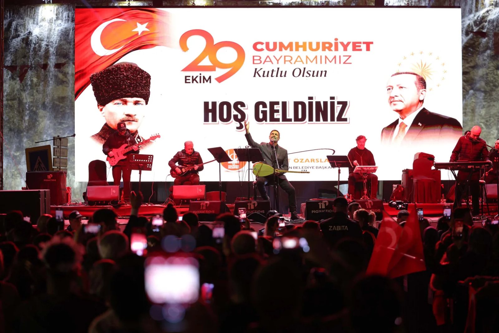 Keçiören’de Cumhuriyet Coşkusu Uğur Işılak Konseriyle Yaşandı